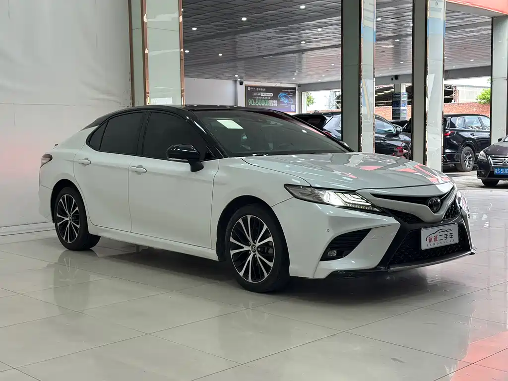 Toyota Camry 2020 — фото 3