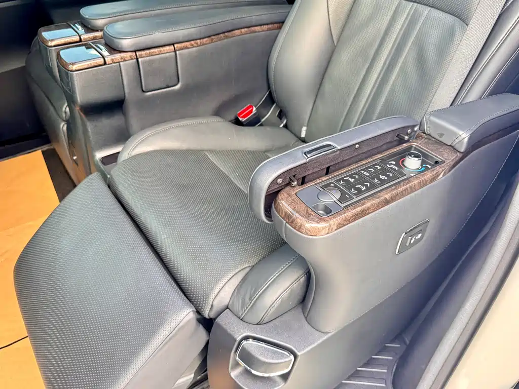Toyota Alphard 2022 — фото 13