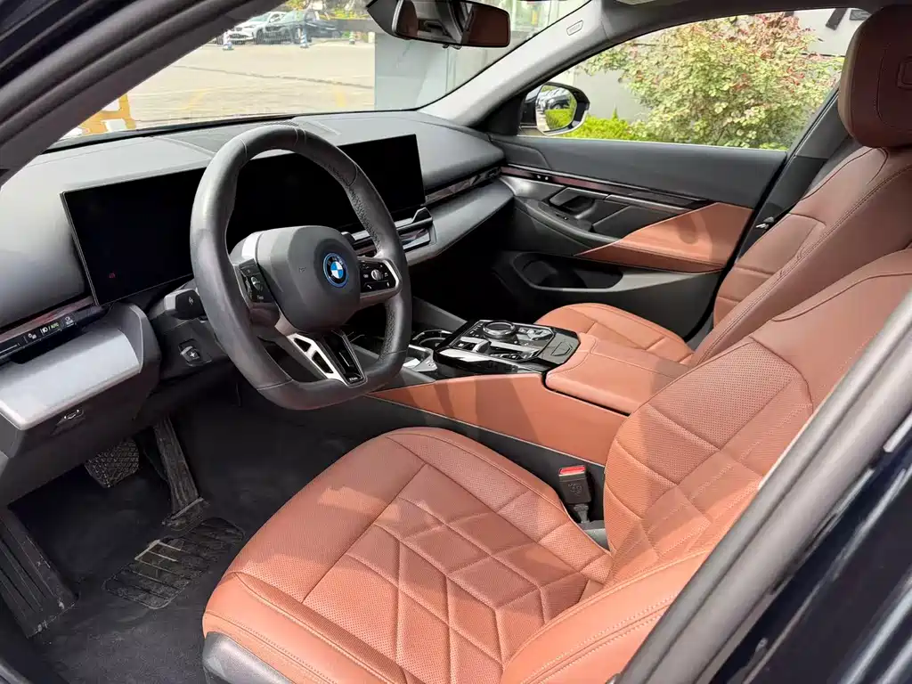 BMW i5 2025 — фото 10