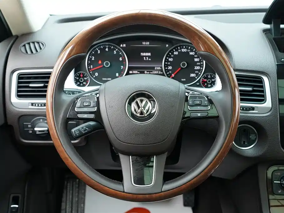 Volkswagen Touareg 2016 — фото 17