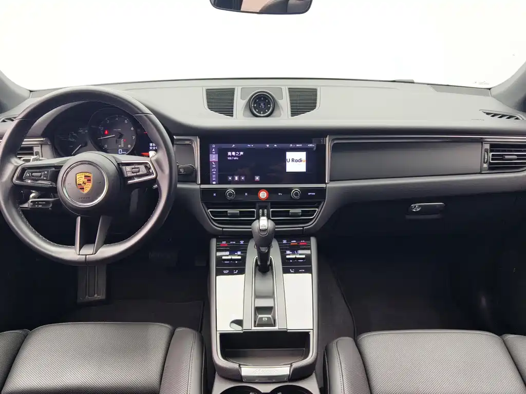 Porsche Macan 2023 — фото 11