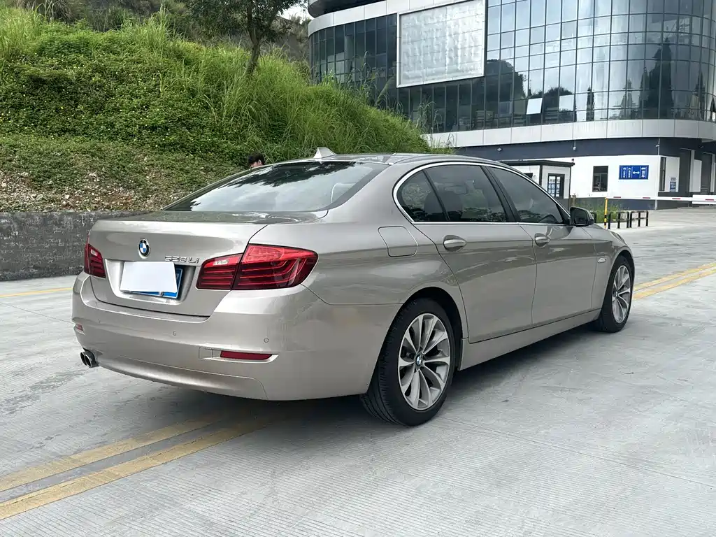 BMW 5 Series 2016 — фото 9