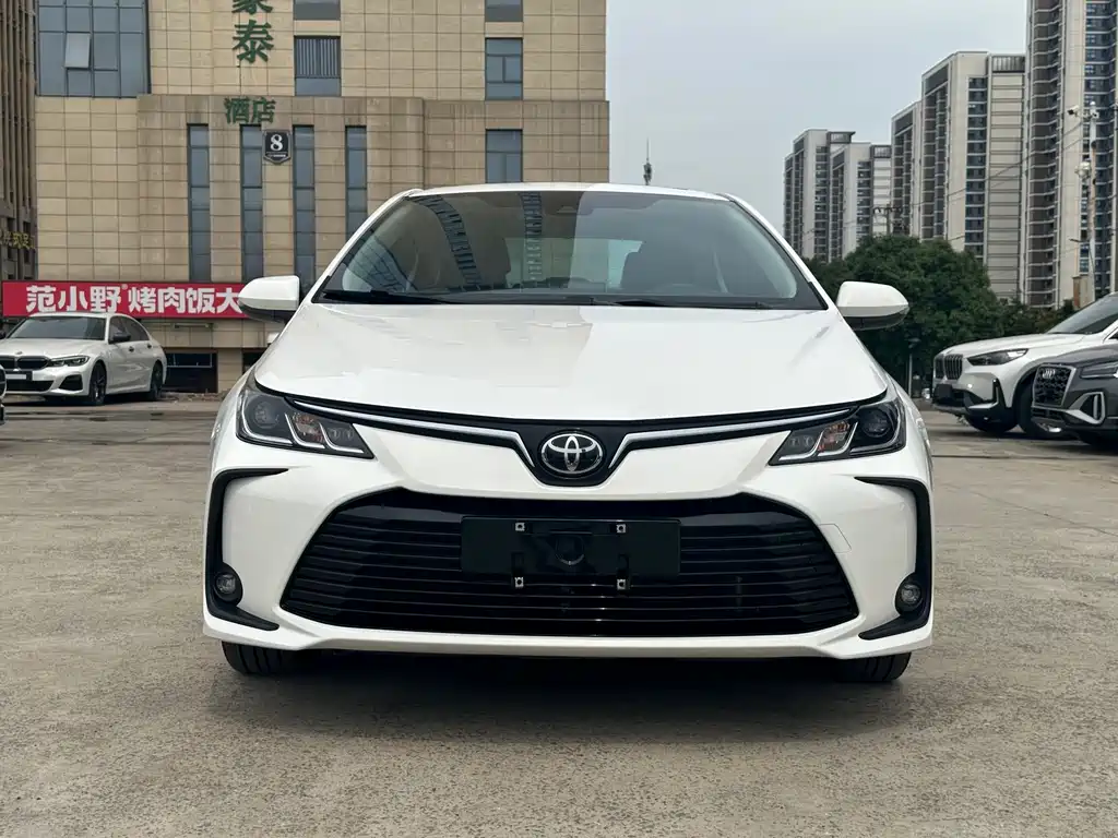 Toyota Corolla 2023 — фото 2