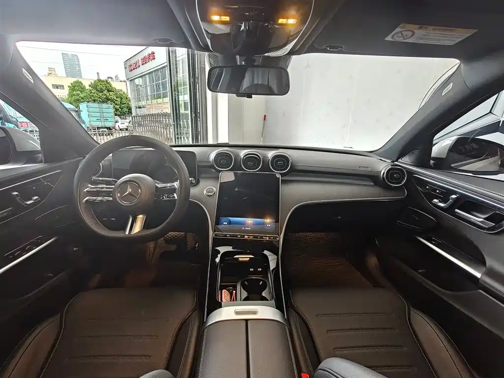 Mercedes-Benz C-Class 2025 — фото 13