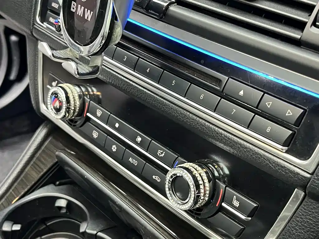 BMW 5 Series 2011 — фото 15