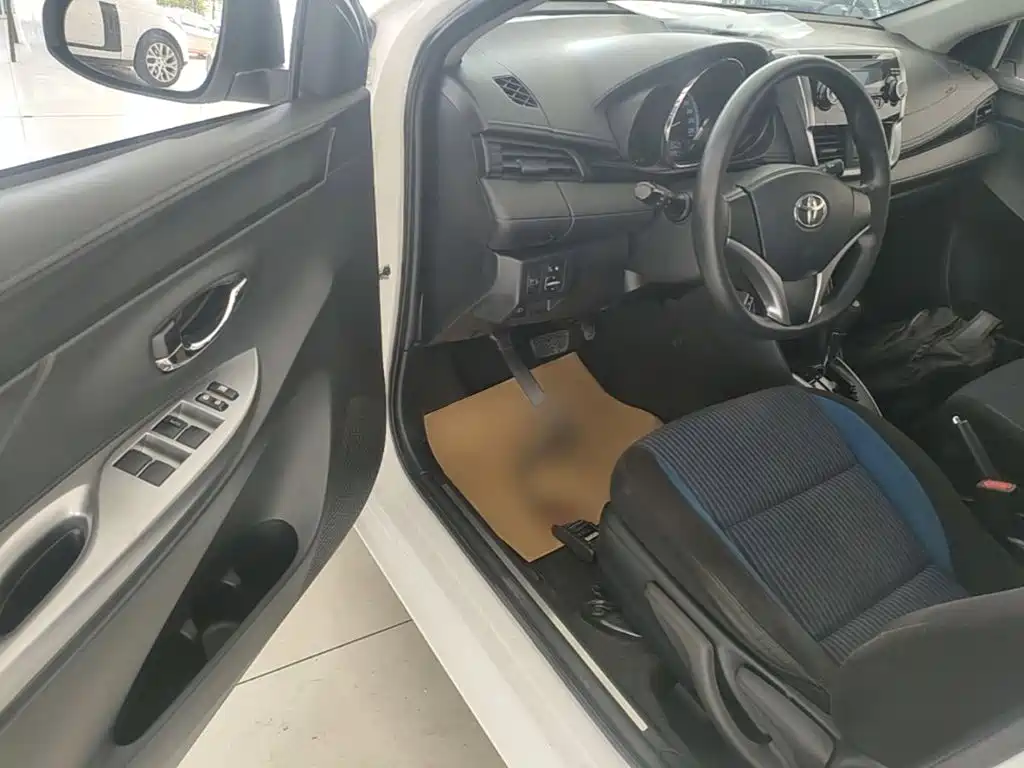 Toyota Yaris L 2016 — фото 16