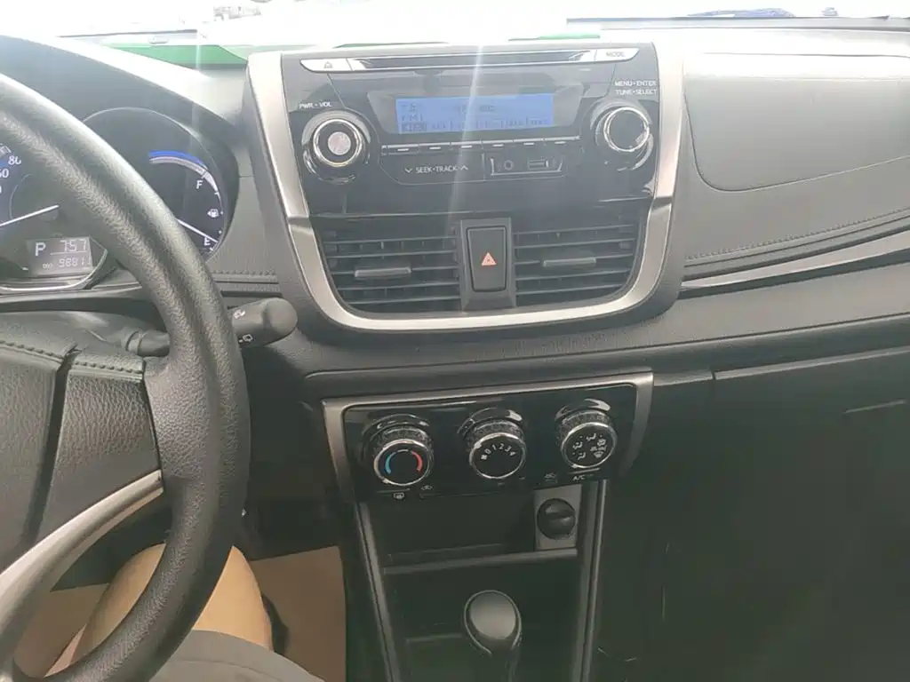 Toyota Yaris L 2016 — фото 13