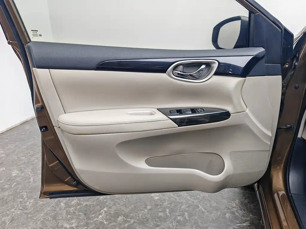 Nissan Sylphy 2018 — фото 19