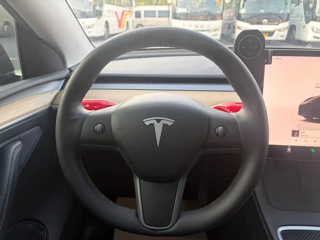 Tesla Model Y 2022 — фото 24