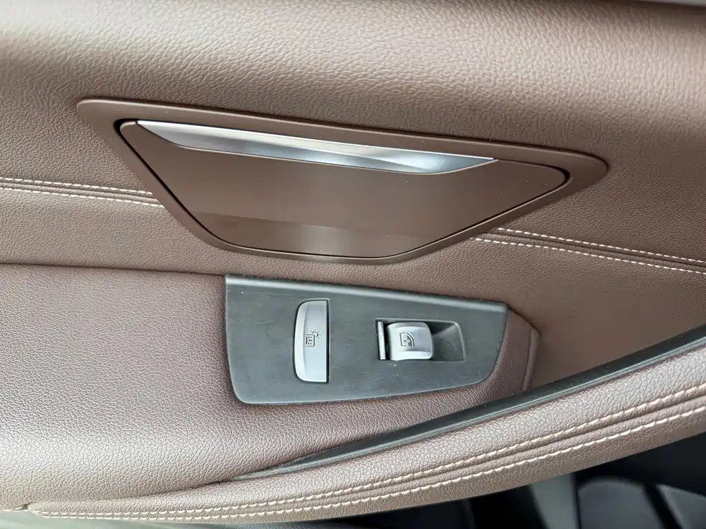 BMW 5 Series 2023 — фото 12