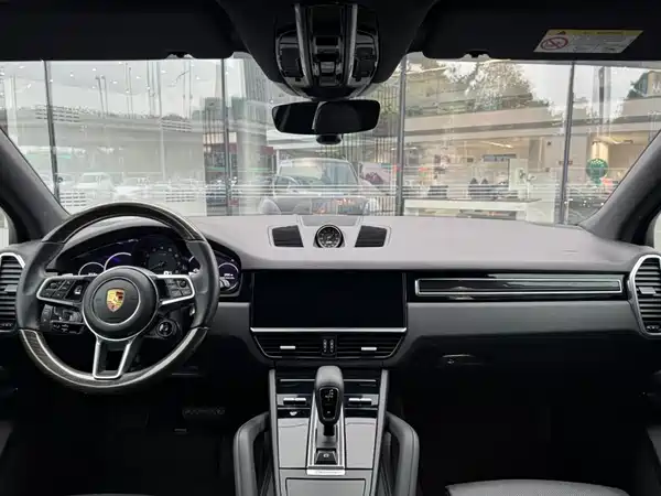 Porsche Cayenne 2023