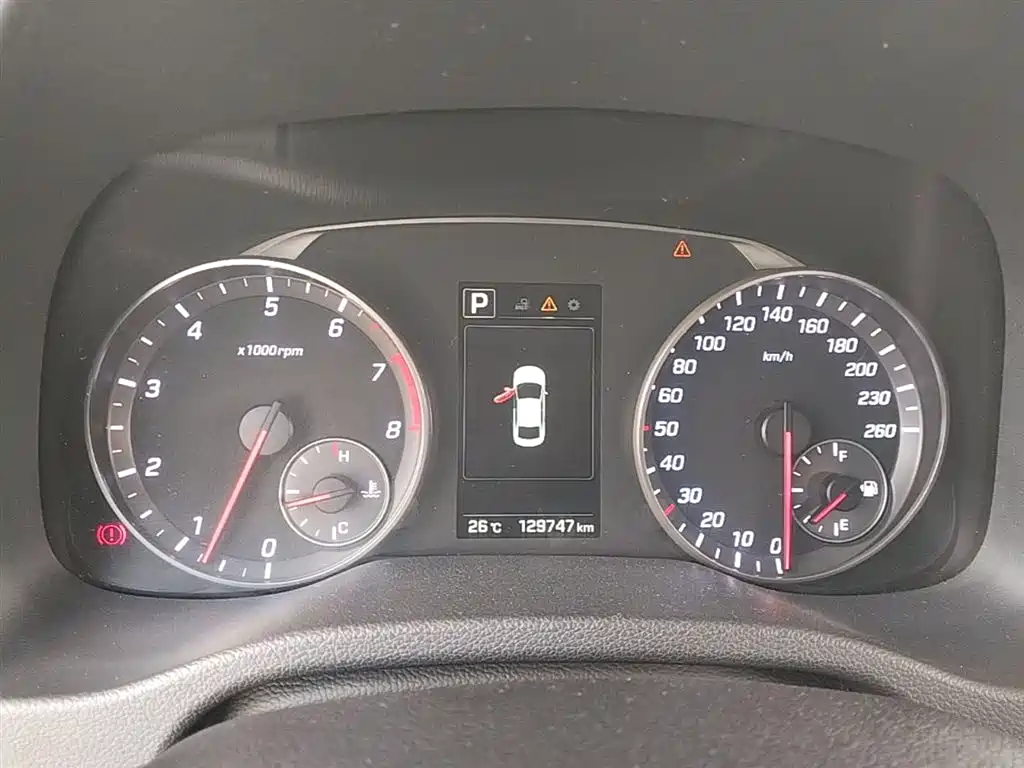 Hyundai Elantra 2018 — фото 12