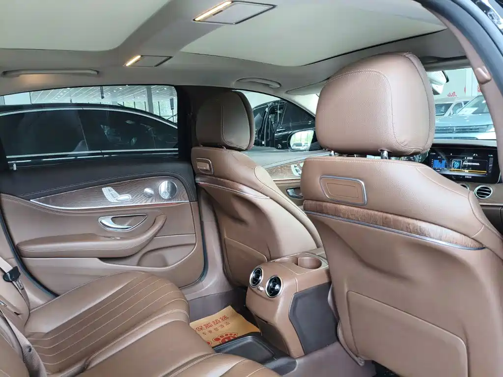 Mercedes-Benz E-Class 2019 — фото 15