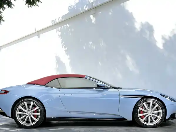 Aston Martin DB11 2020
