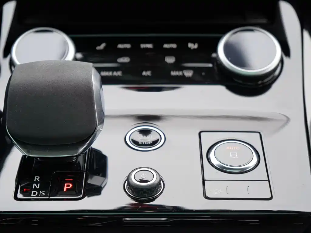 Land Rover Sport 2023 — фото 13