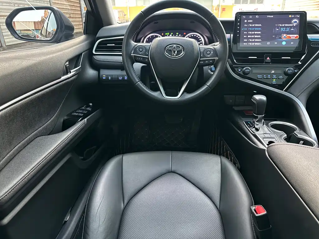 Toyota Camry 2023 — фото 18