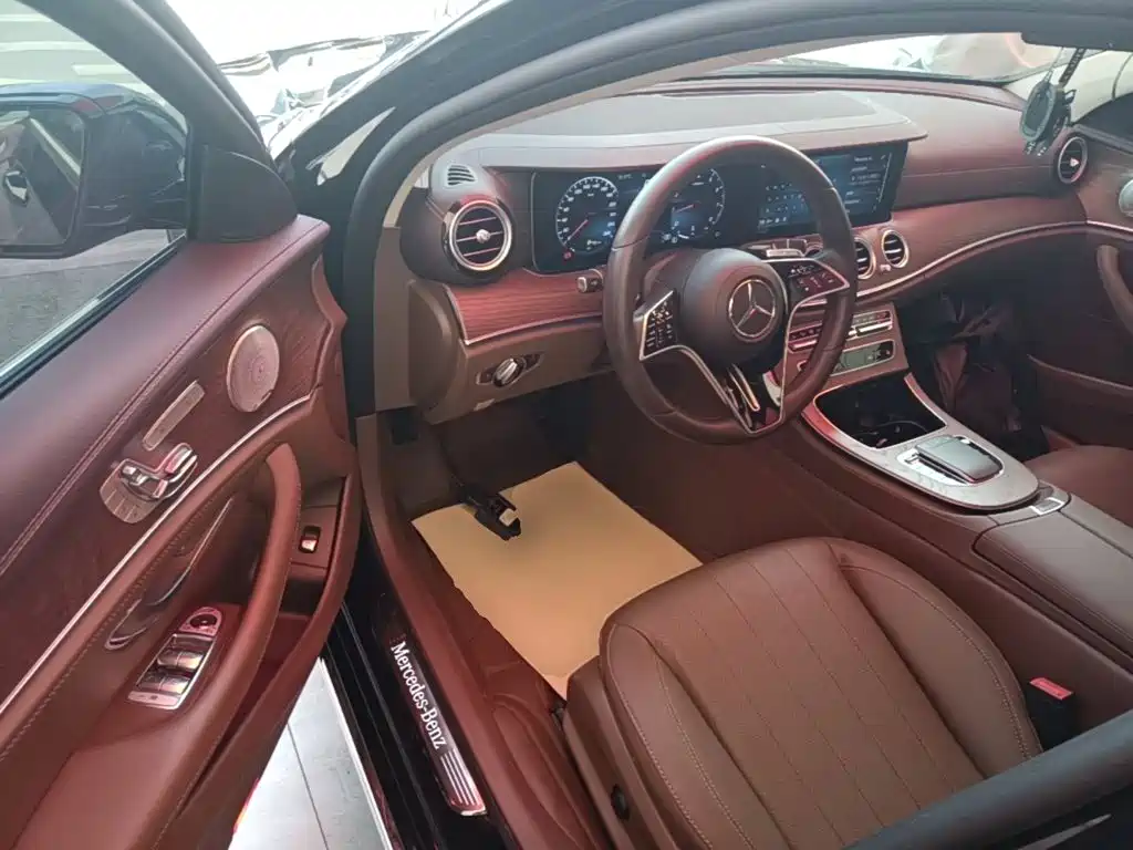 Mercedes-Benz E-Class 2021 — фото 16