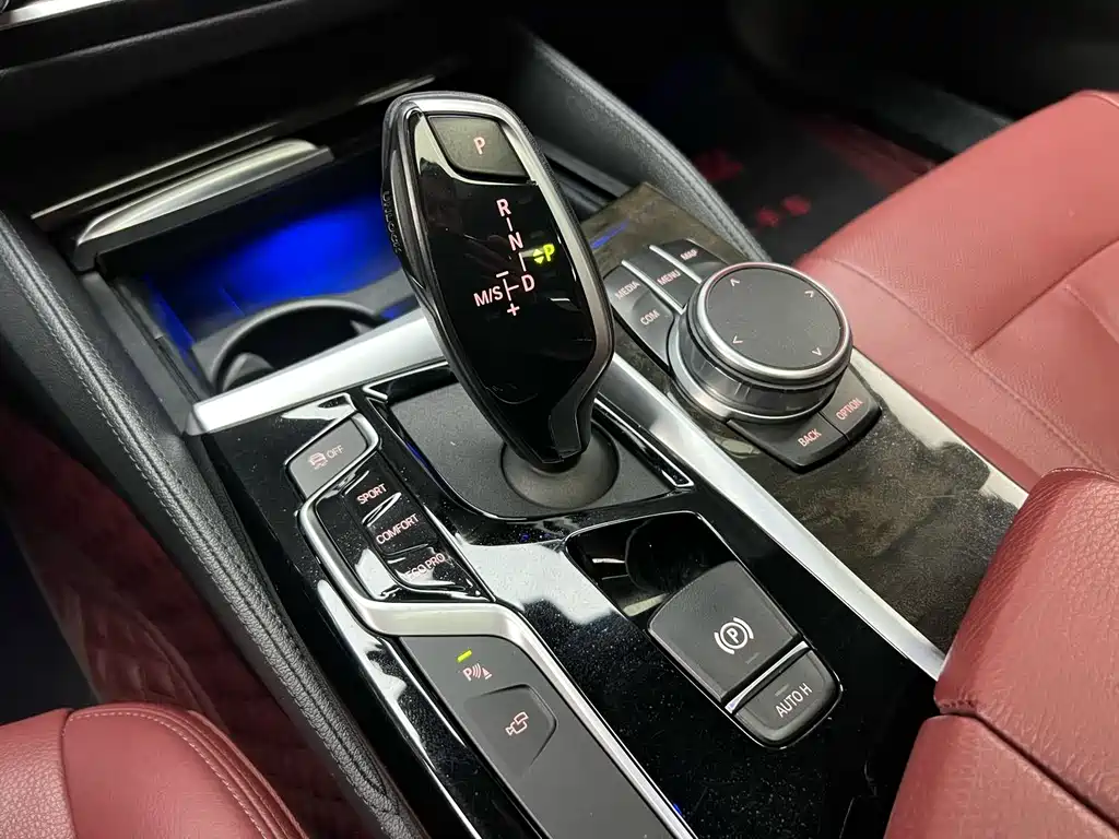 BMW 5 Series 2020 — фото 15