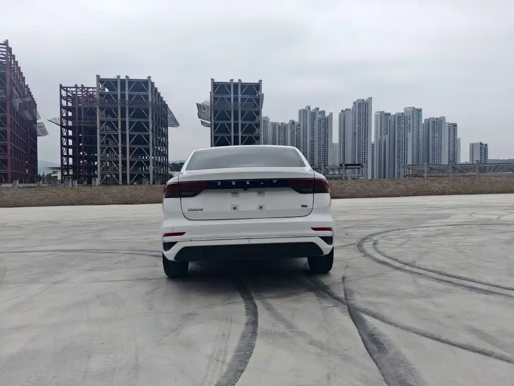 Geely Emgrand 2023 — фото 12