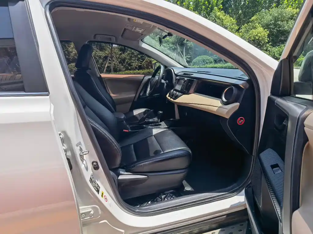 Toyota RAV4 2014