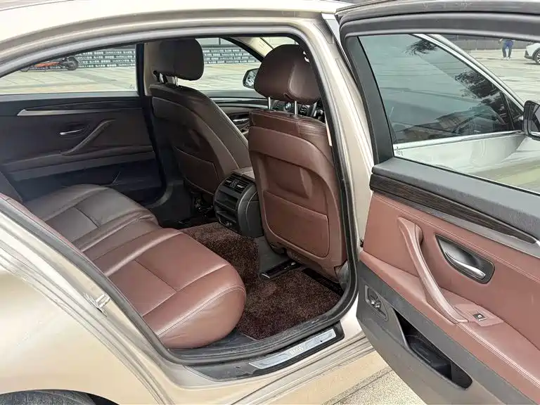 BMW 5 Series 2016 — фото 16