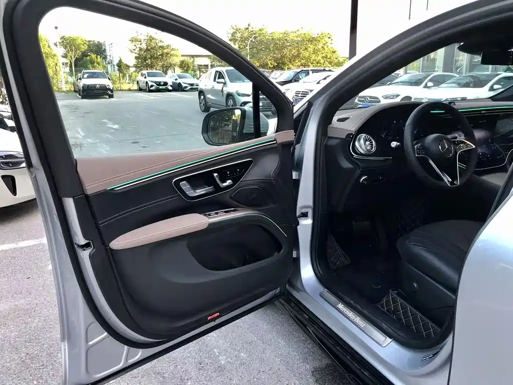 Mercedes-Benz EQS SUV 2025 — фото 12