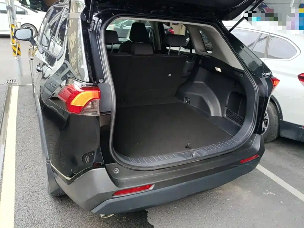 Toyota RAV4 2023 — фото 19
