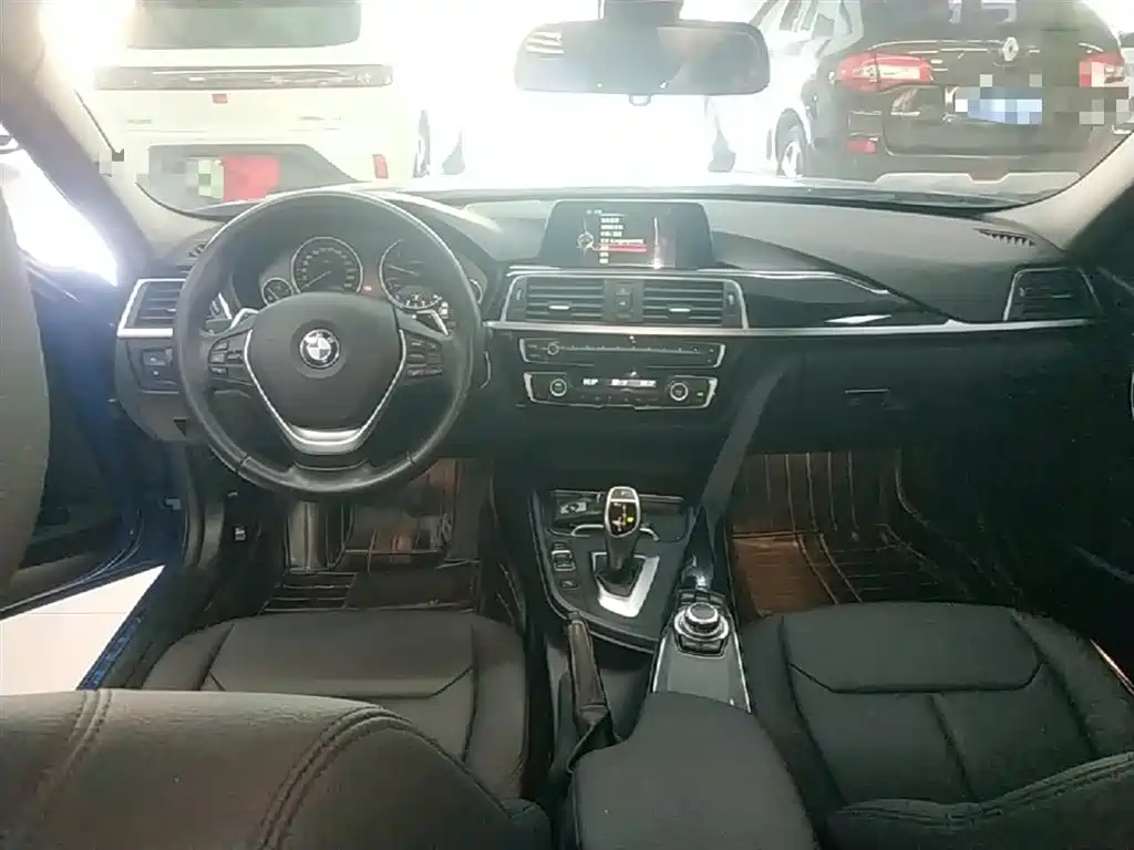BMW 3 Series 2017 — фото 10