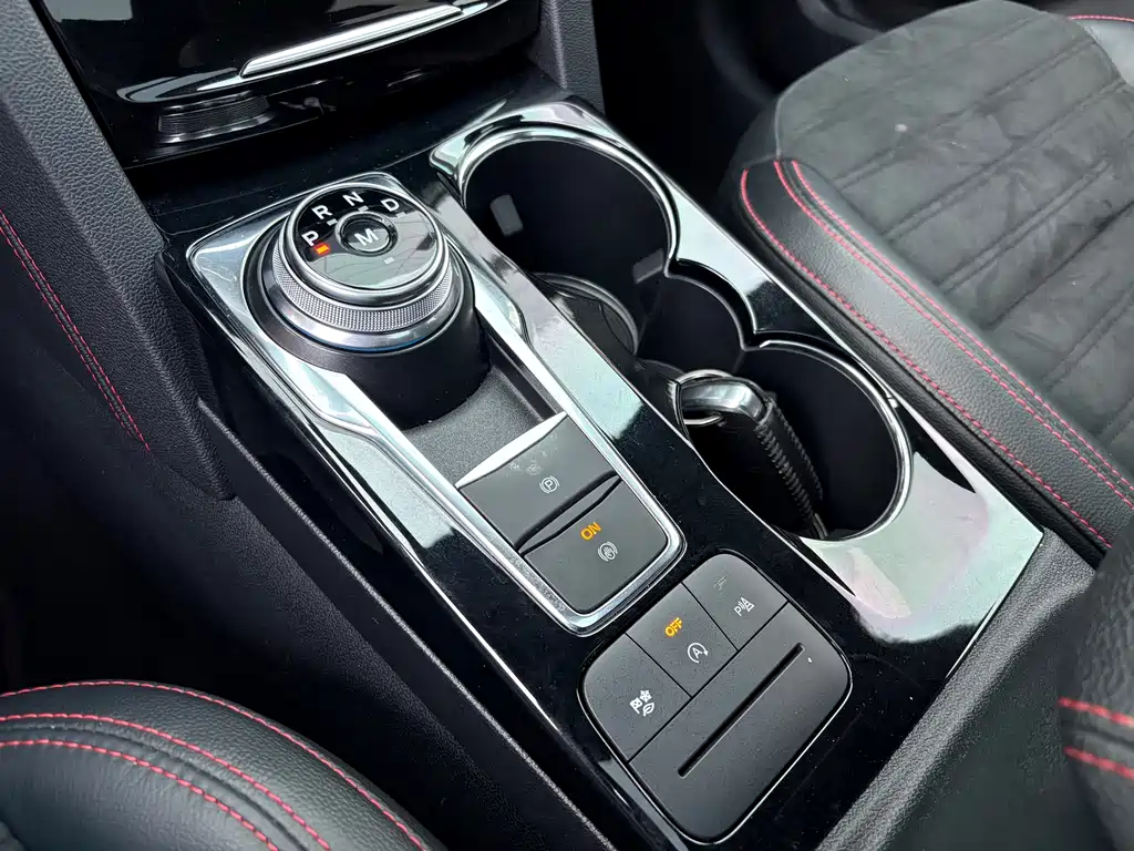 Ford Escape 2020 — фото 15