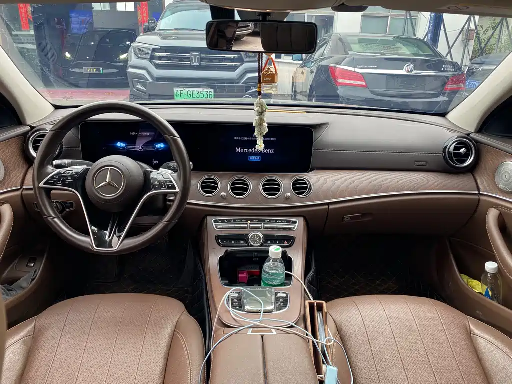 Mercedes-Benz E-Class 2023 — фото 6