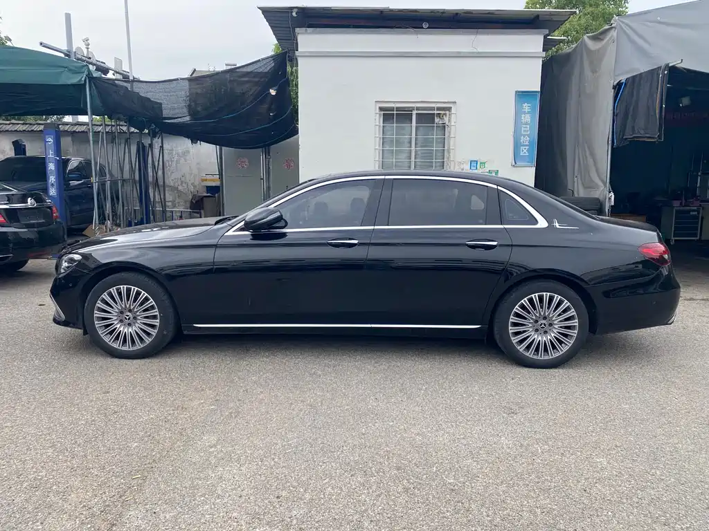 Mercedes-Benz E-Class 2023 — фото 10