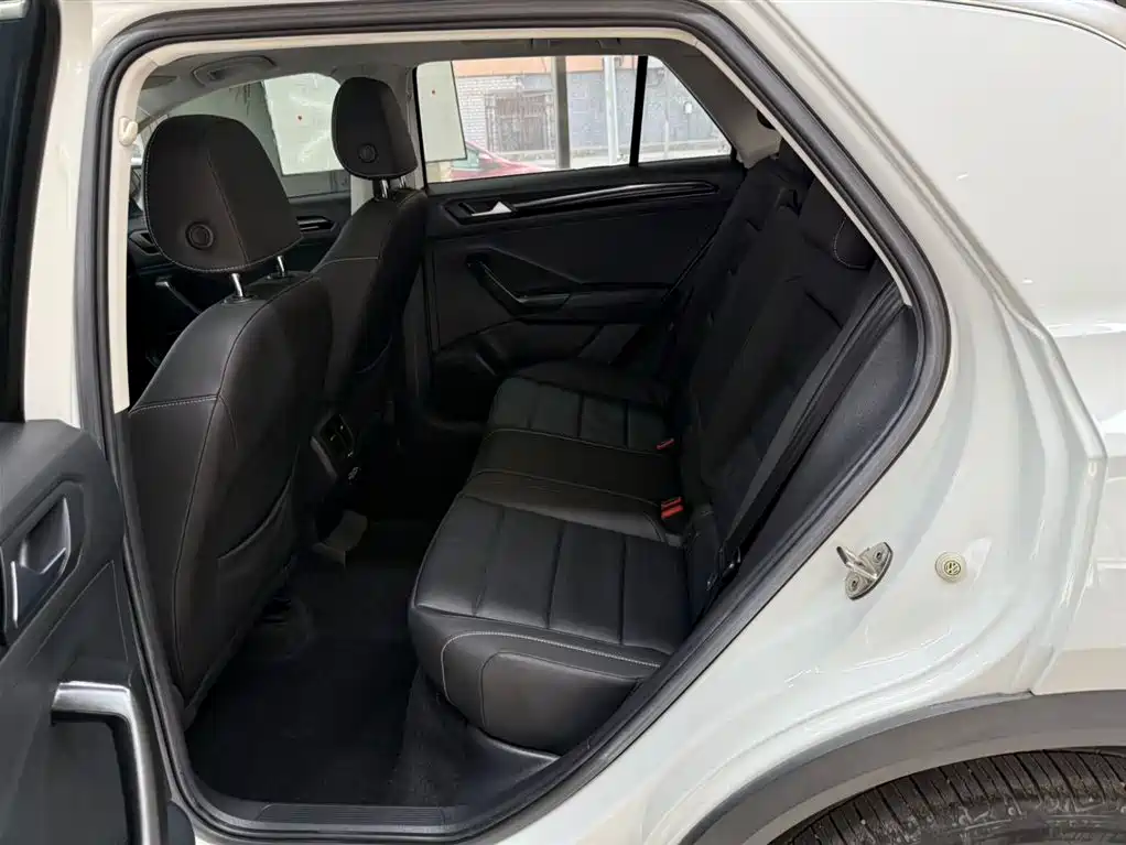 Volkswagen T-Roc 2023 — фото 18
