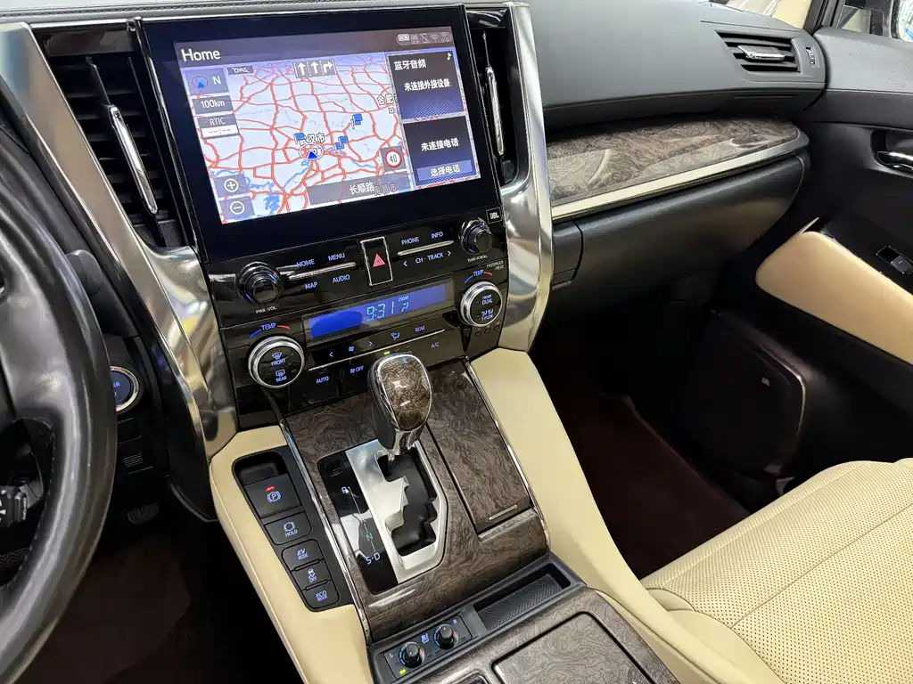 Toyota Alphard 2023 — фото 14