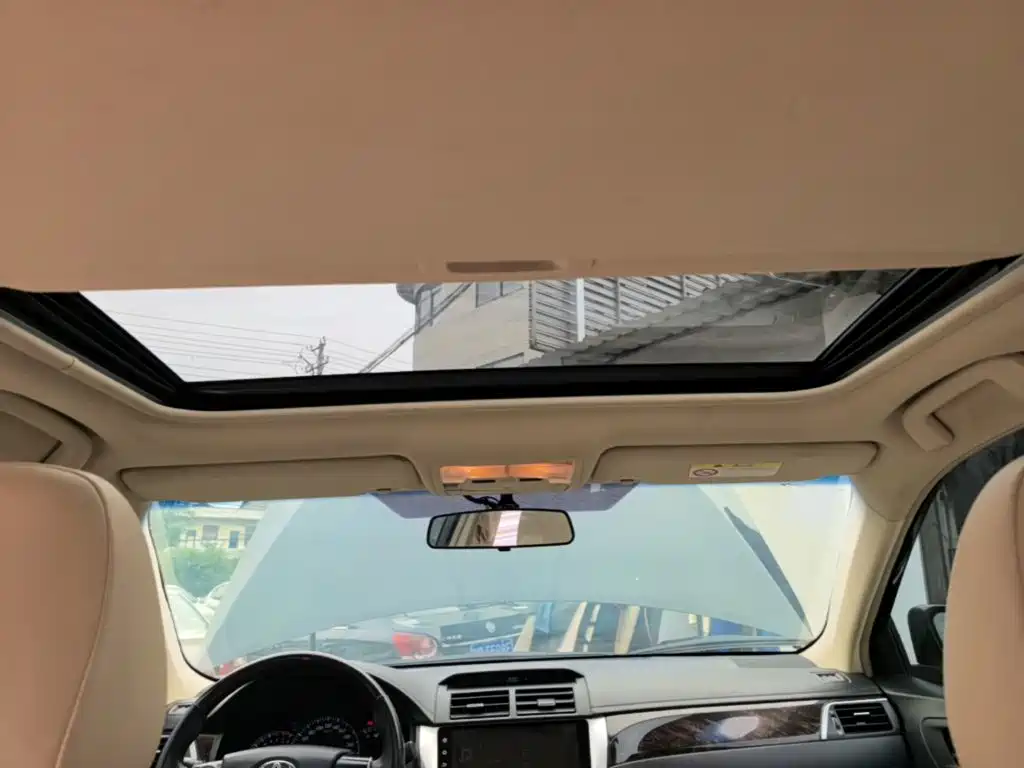 Toyota Camry 2016 — фото 18