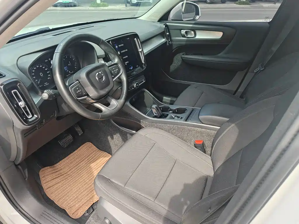 Volvo XC40 2021