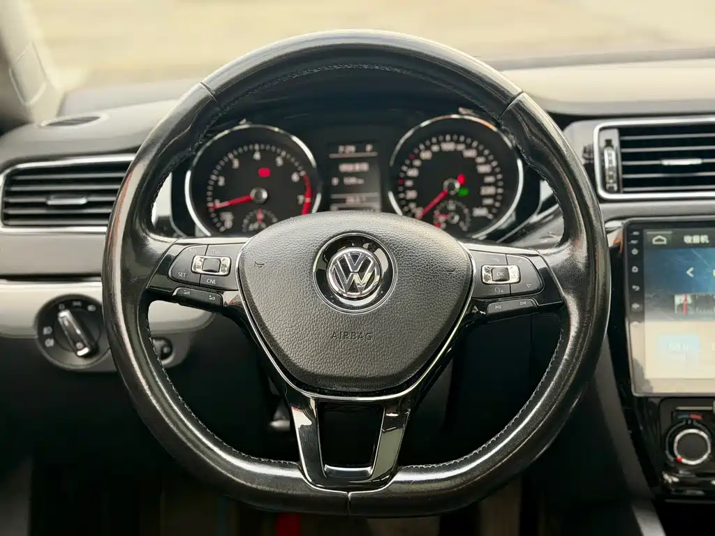 Volkswagen Sagitar 2017 — фото 15