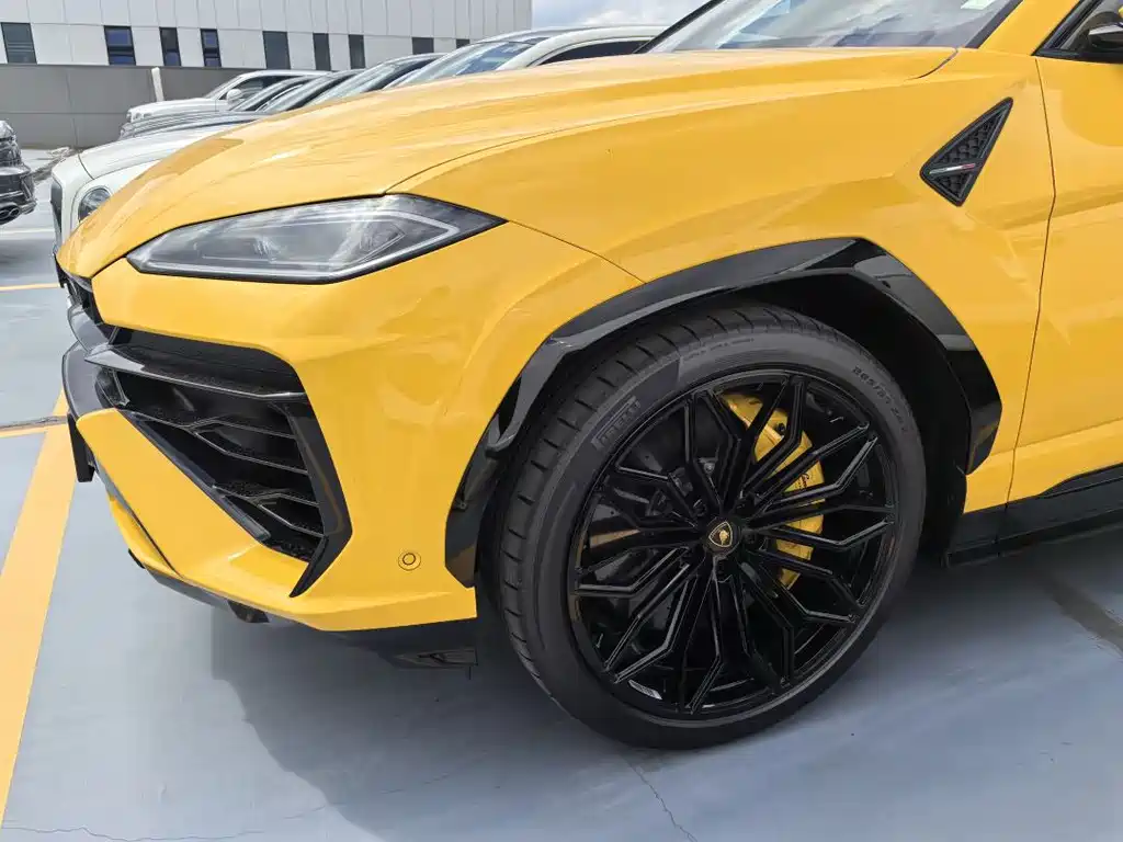 Lamborghini Urus SE — фото 2