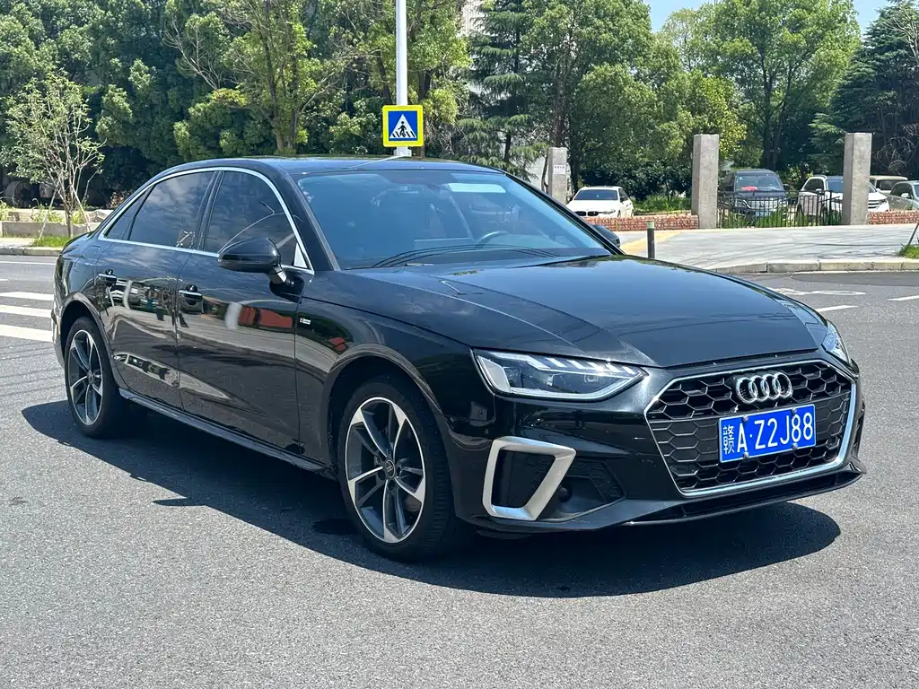 Audi A4L 2022 — фото 3