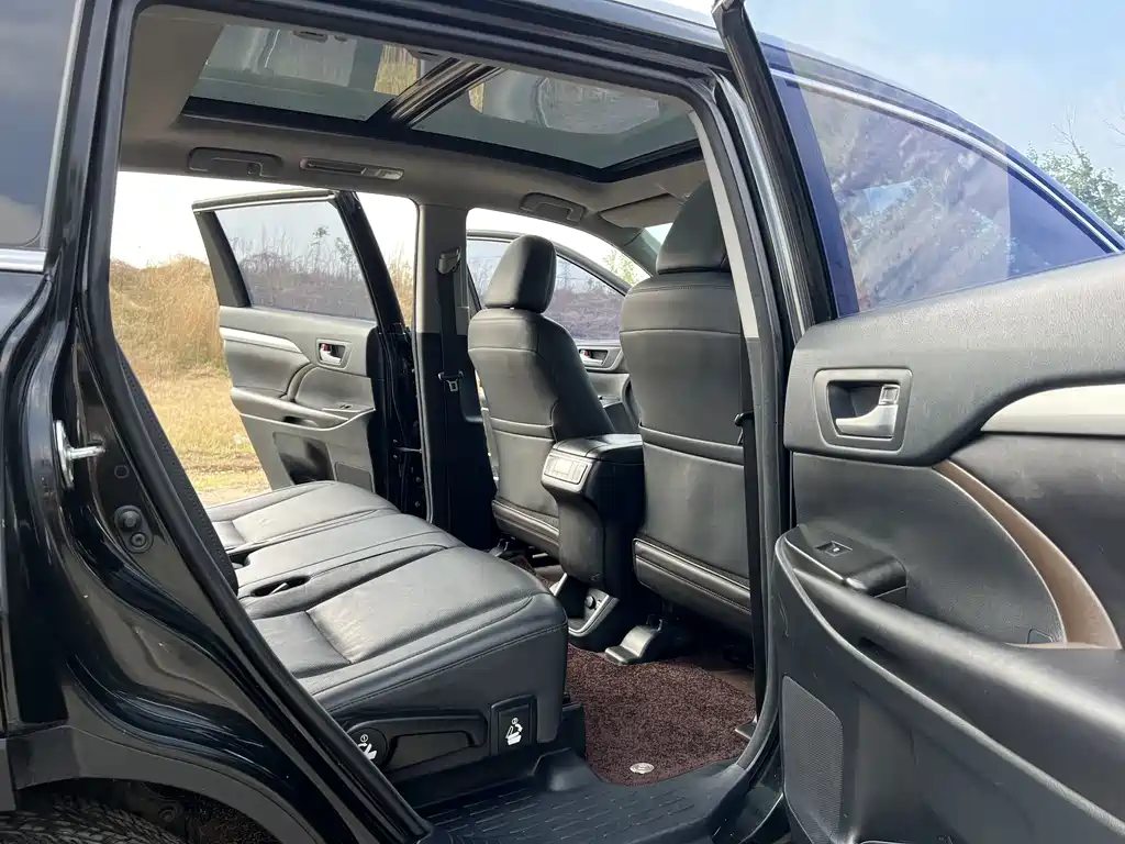 Toyota Highlander 2018 — фото 16
