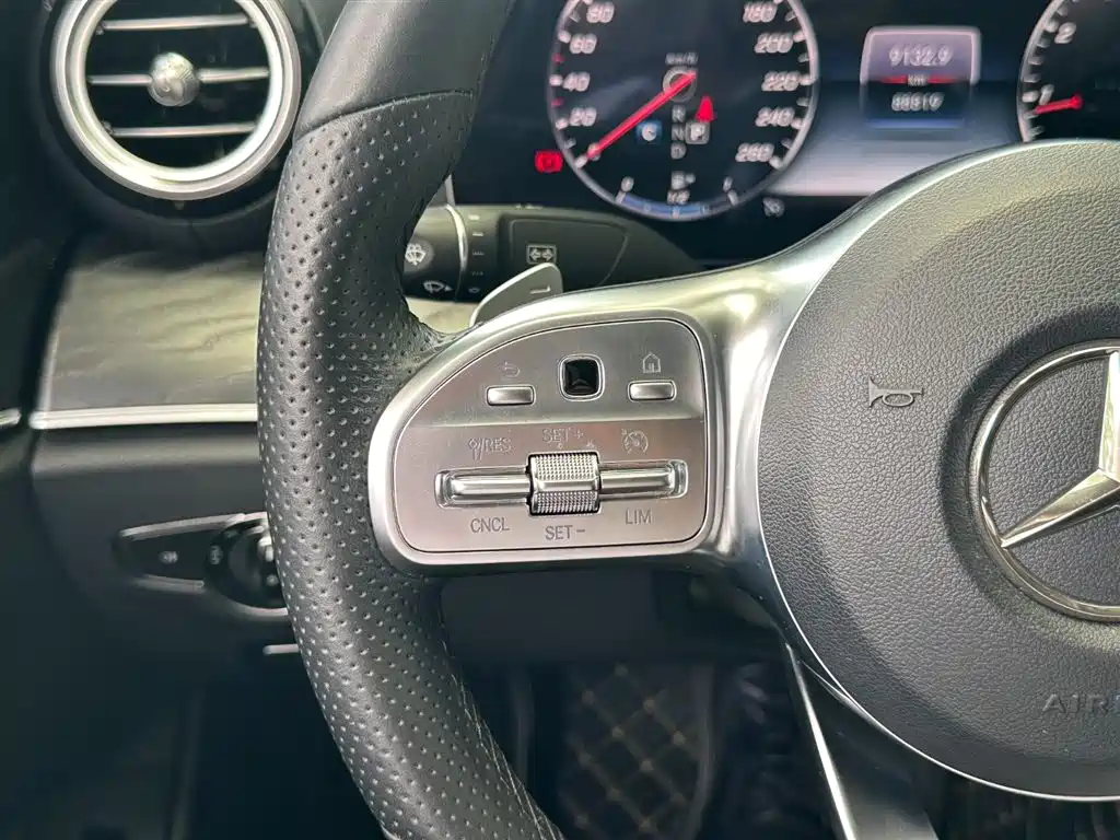 Mercedes-Benz E-Class 2019 — фото 19