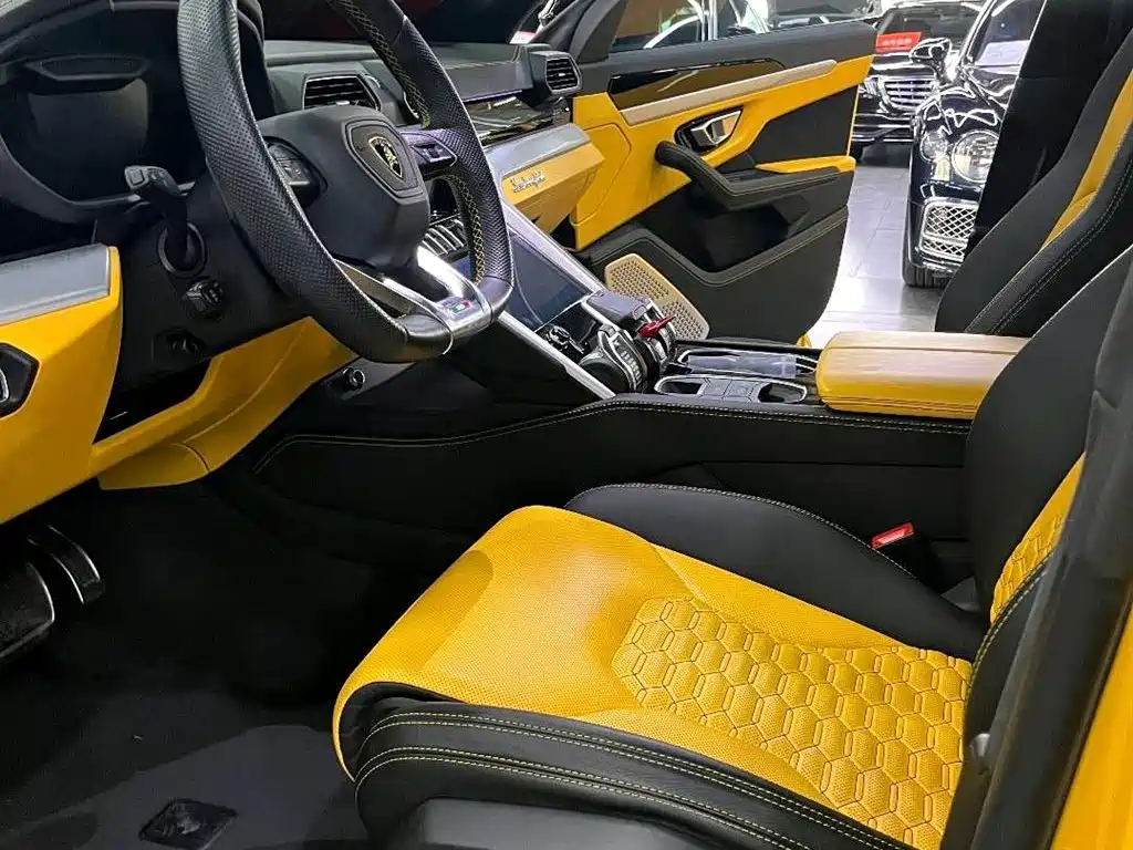 Lamborghini Urus 2019 — фото 8