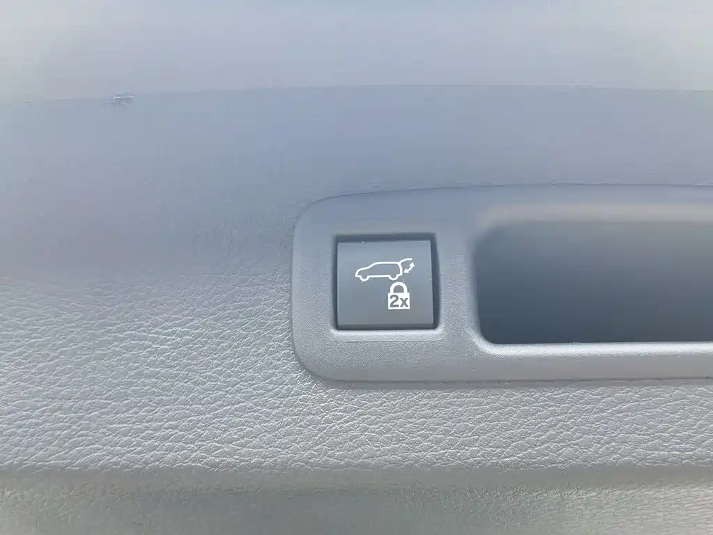 Toyota Sienna 2024 — фото 18