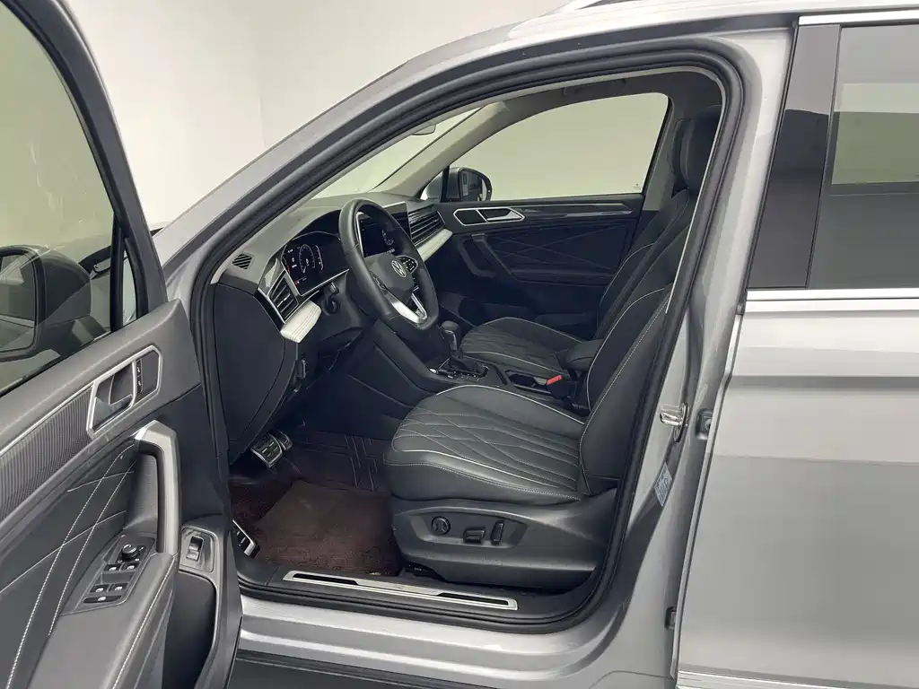 Volkswagen Tiguan L 2023 — фото 22