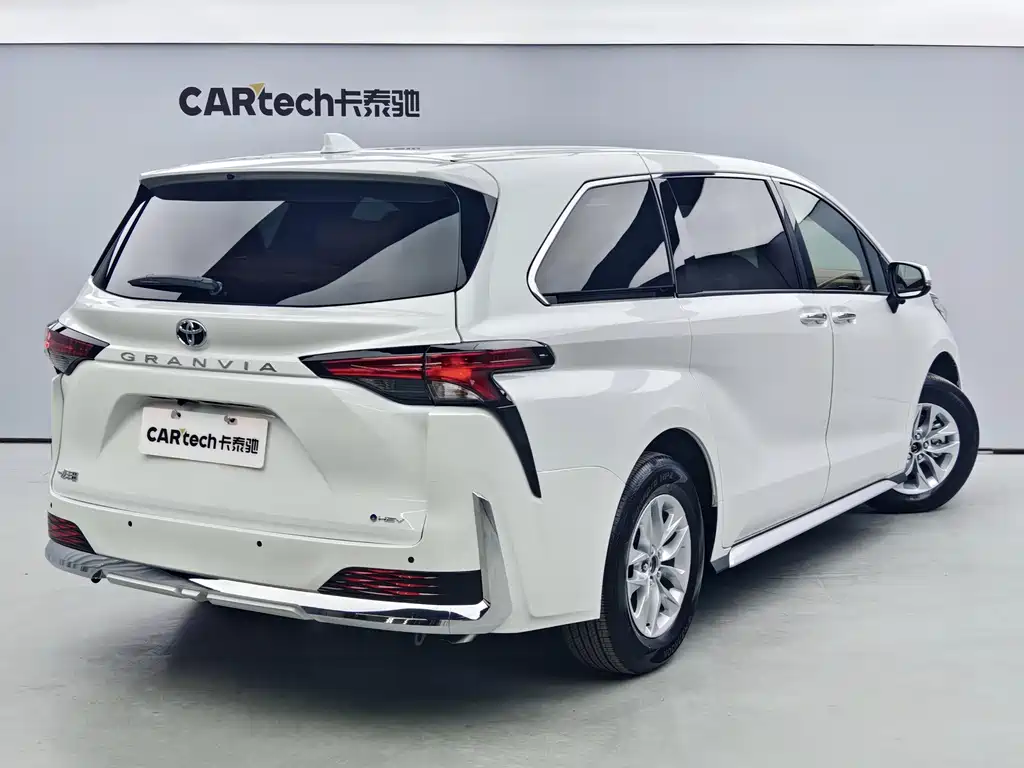 Toyota Granvia — фото 4