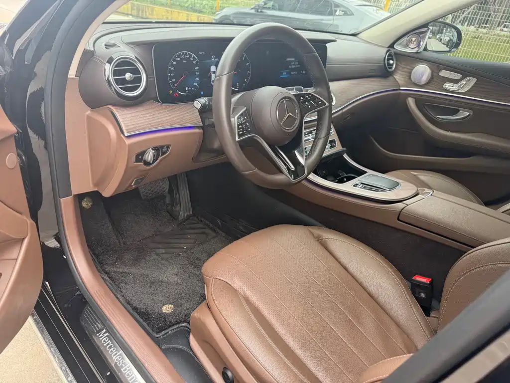 Mercedes-Benz E-Class 2023 — фото 10