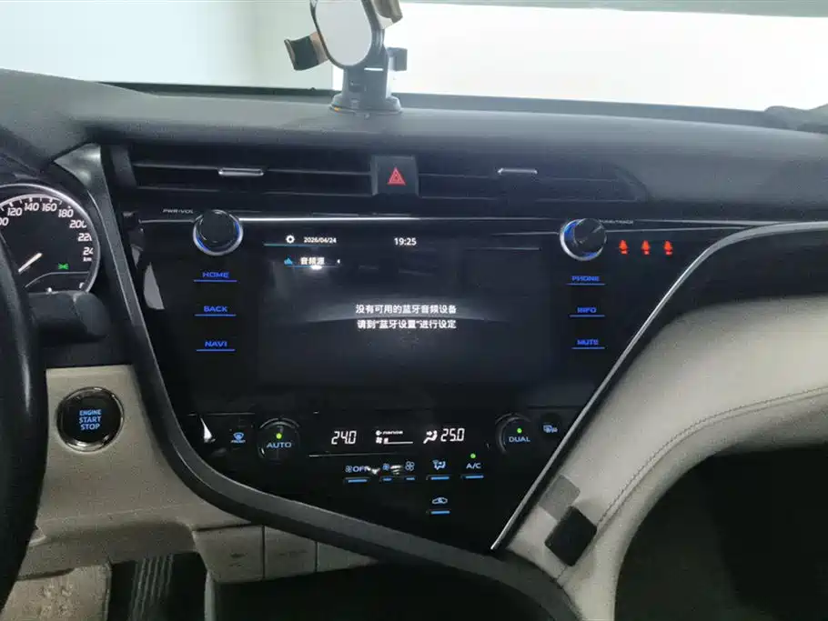 Toyota Camry 2020 — фото 13