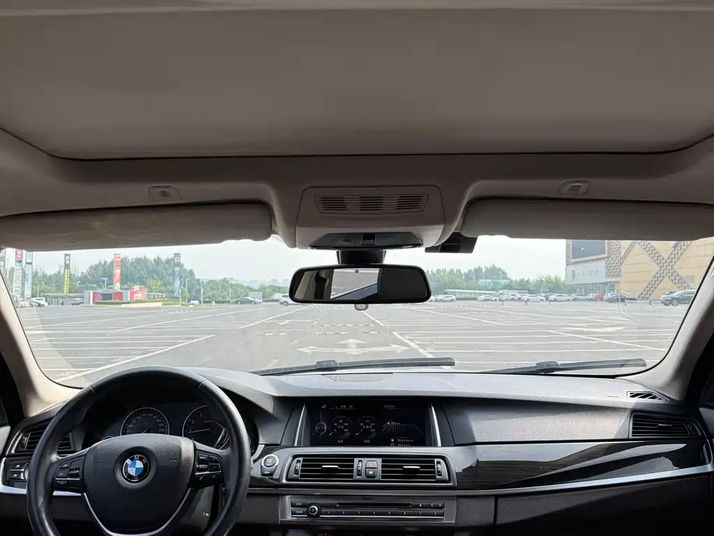 BMW 5 Series 2015 — фото 14