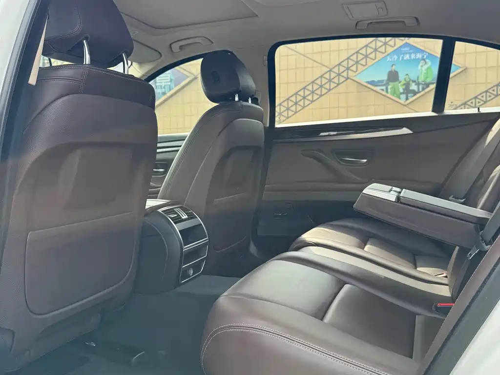 BMW 5 Series 2015 — фото 9