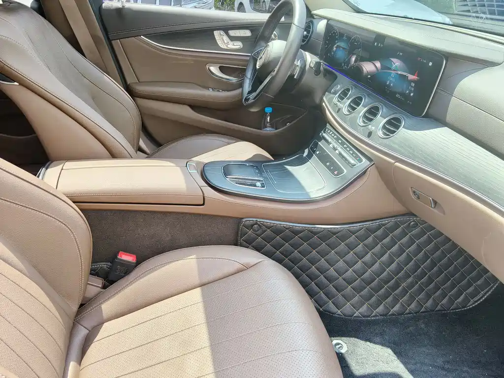 Mercedes-Benz E-Class 2023 — фото 10