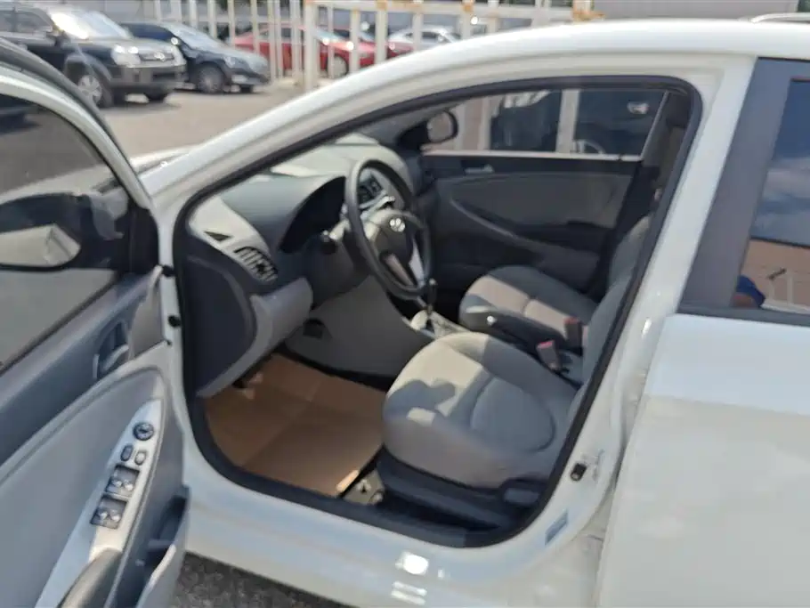 Hyundai Verna 2016 — фото 9